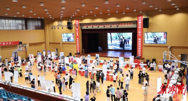 华亿在线举办毕业生校园招聘会，为“强省会”助力